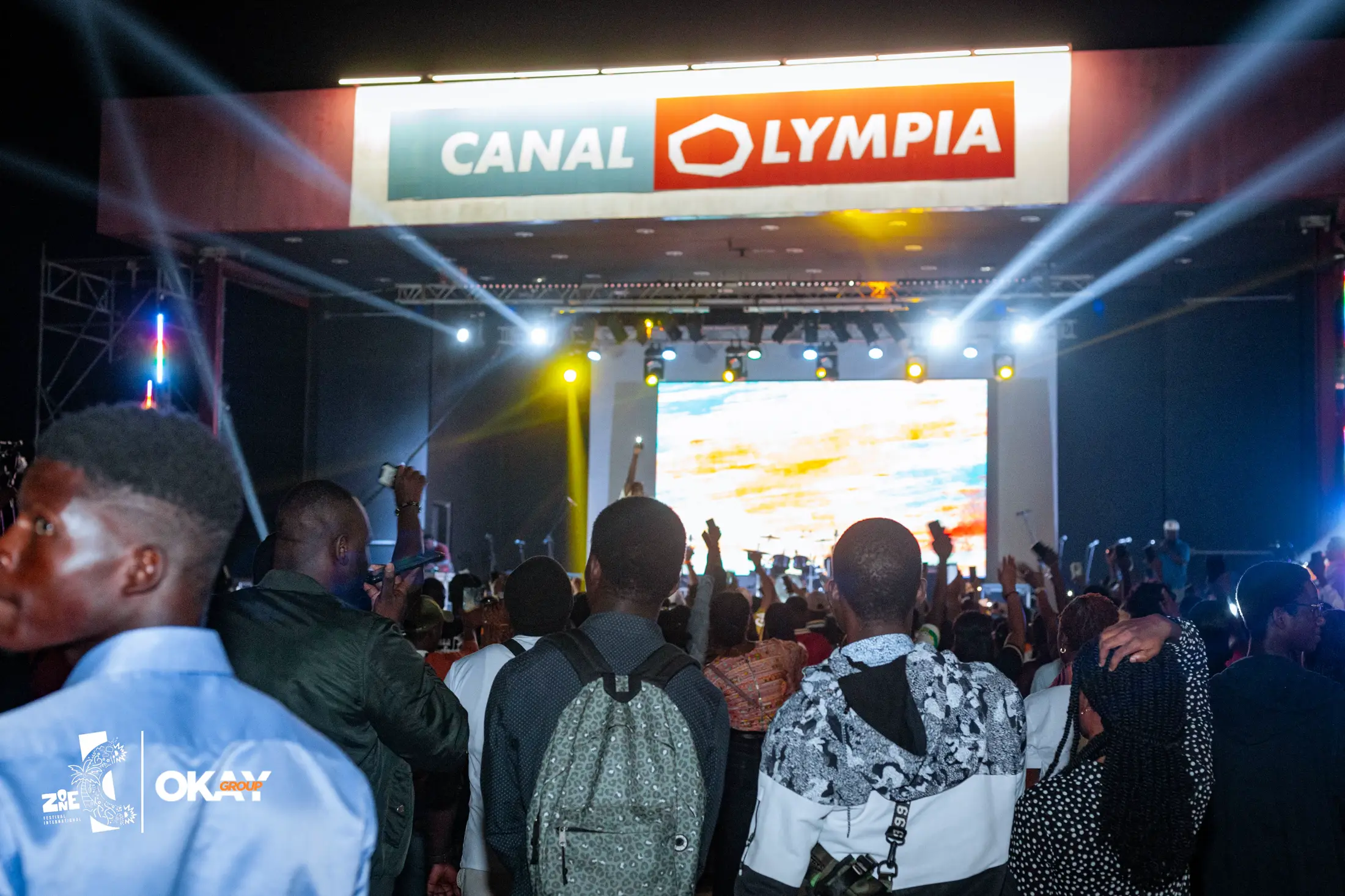 L’entrée de scène au Canal Olympia